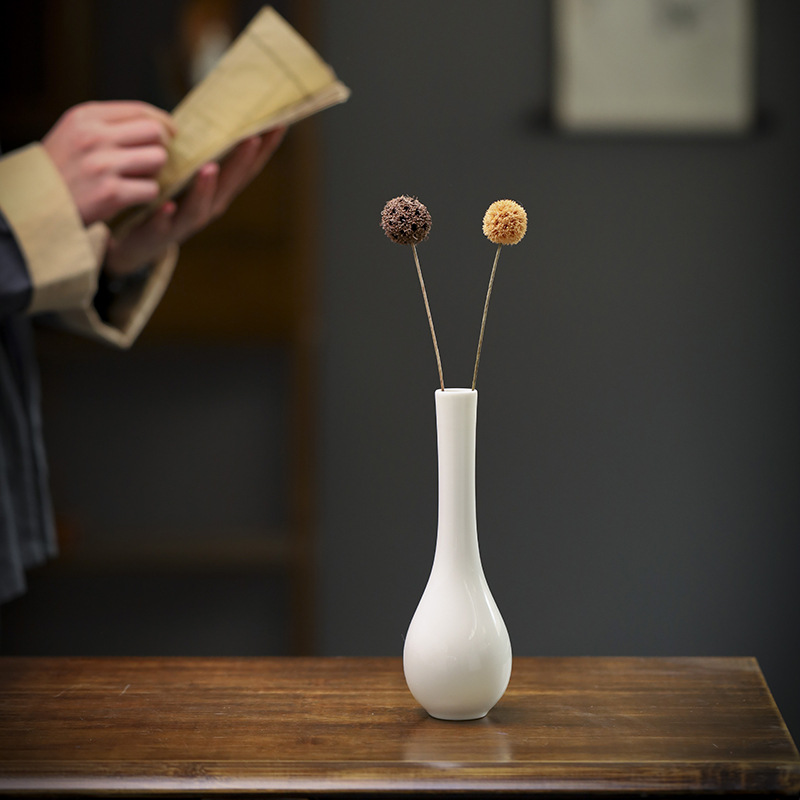 White Porcelain Jade Pure Bottle Guanyin Bottle Small Flower Arrangement Long Neck Jade Porcelain Ceramic Ornaments for Buddha Zen Water Purification Vase in Front of Buddha