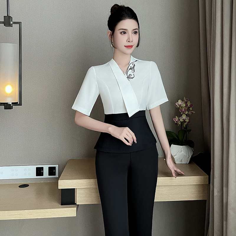 2024 autumn and winter new beautician technician work clothes age-reducing foot bath foot bath work clothes slim temperament suit 1383