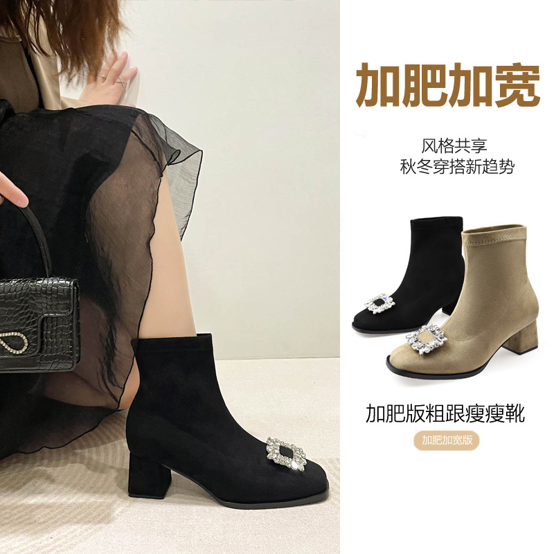 Широкие эластичные узкие ботинки для женщин с квадратным носком, брошка с камнями, модные замшевые ботинки на высоком каблуке для женщин больших размеров