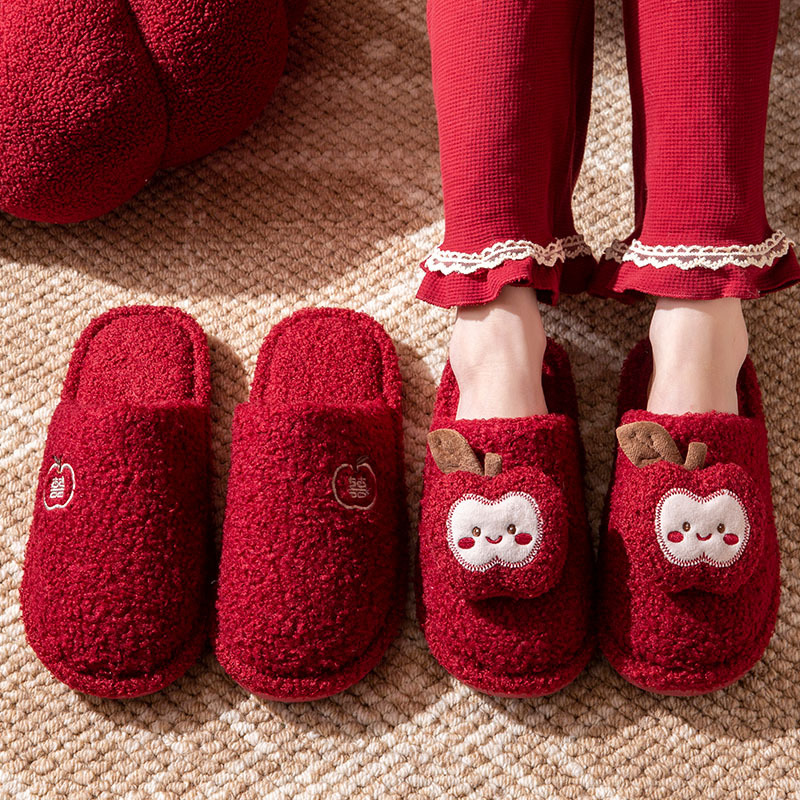 A Pair of Red Wedding Slippers for the Bride and Groom in Winter, Wedding Slippers for the Bride and Groom, Baotou Home Wedding Slippers for the Newlyweds