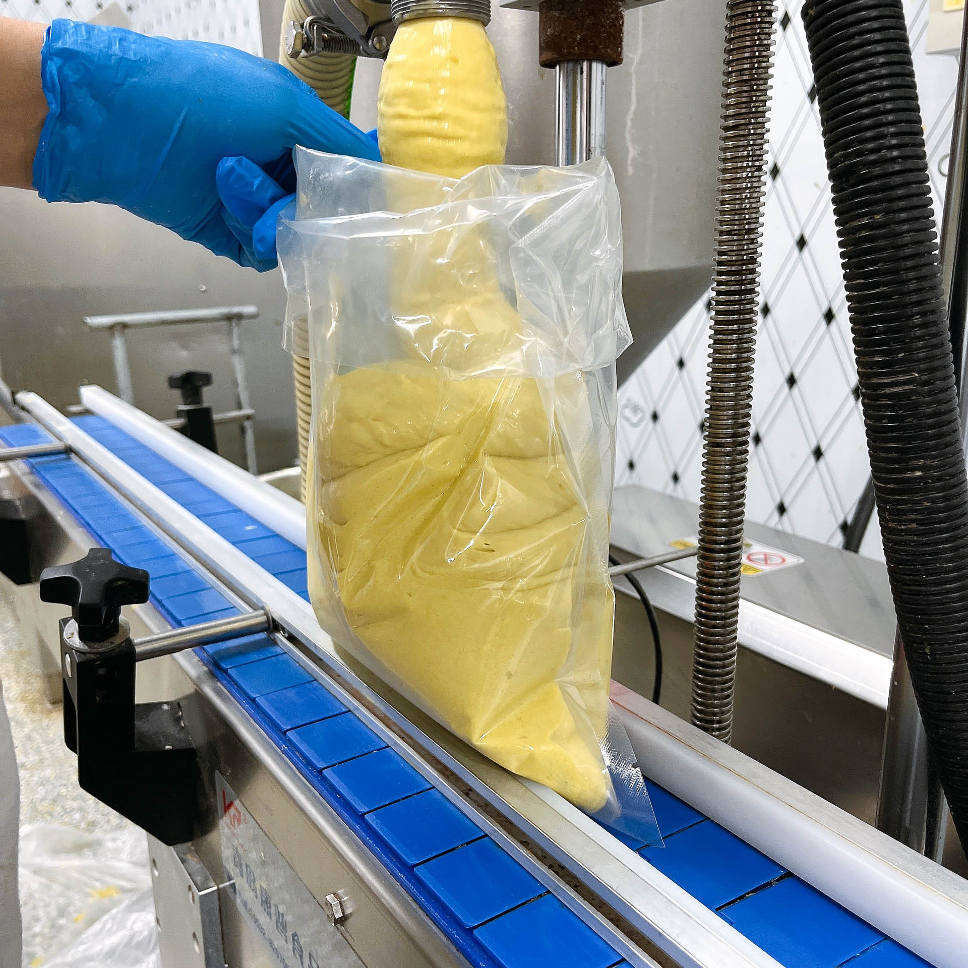 Thai Frozen Golden Pillow Durian Puree Durian Seedless Pure Fruit Puree 2kg Large Wholesale Offline Baking Ingredients