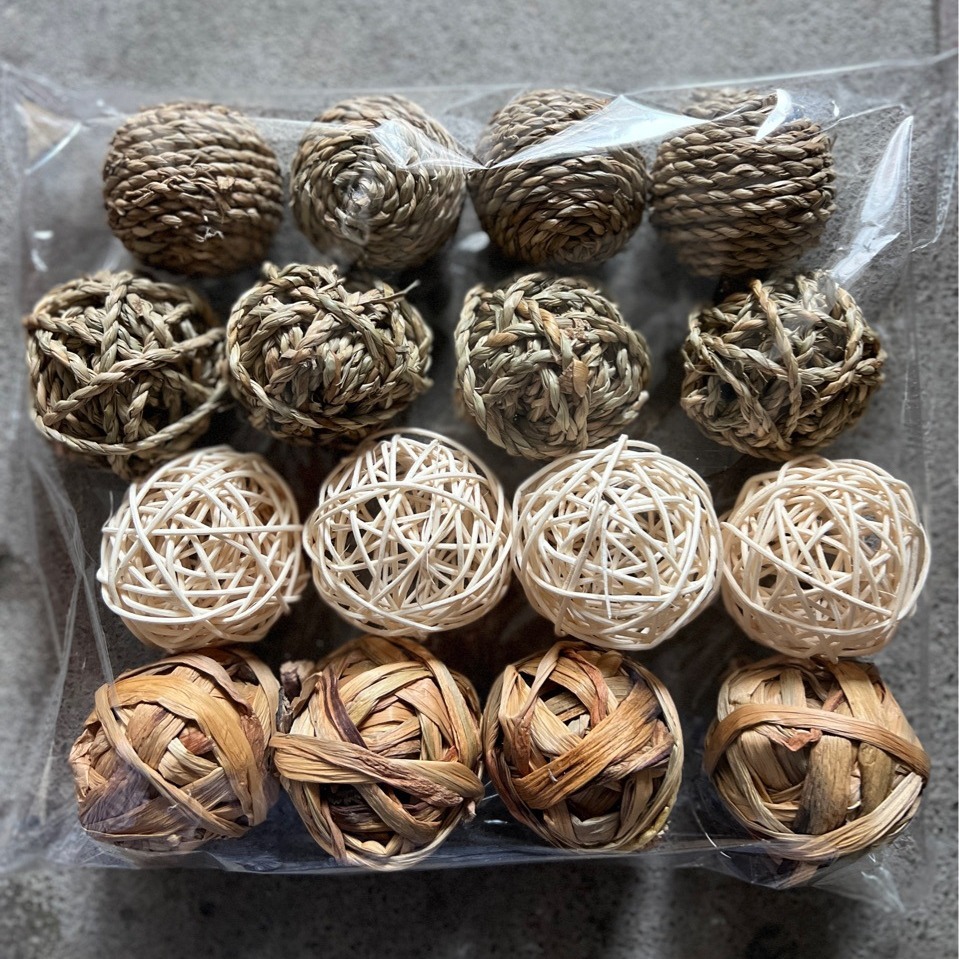 Pet Water Grass Ball Hamster Toy Ball Rabbit Bite Play Molar Water Grass Weaving Feeding Ball