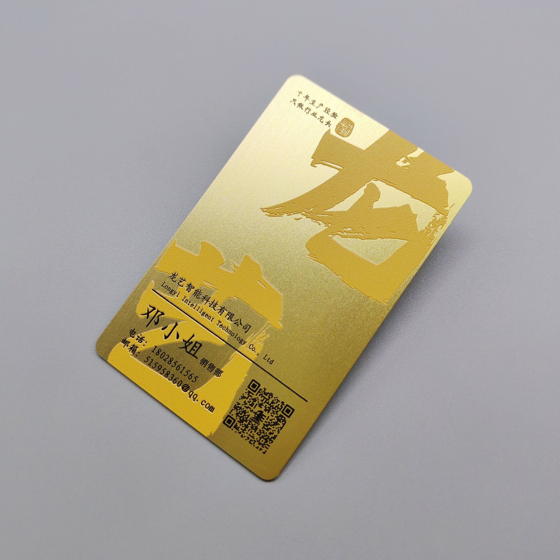 High-End Membership Customized Classy Embossed Frosted Black Vip Gold Card Pvc Vip Card Customized Design Magnetic Stripe Card Customization