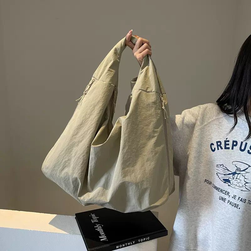 New High-End Single Shoulder Crossbody Bag for Women Spring and Summer Large Capacity Portable Tote Bag for Women Niche Exquisite Armpit Bag for Women