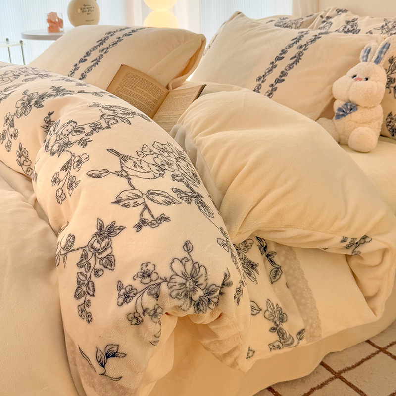Class a Milk Velvet Four-Piece Set, Thickened Coral Velvet Double-Sided Flannel Fleece-Lined Duvet Cover, Bed Sheet, Fitted Sheet, Three-Piece Bedding Set