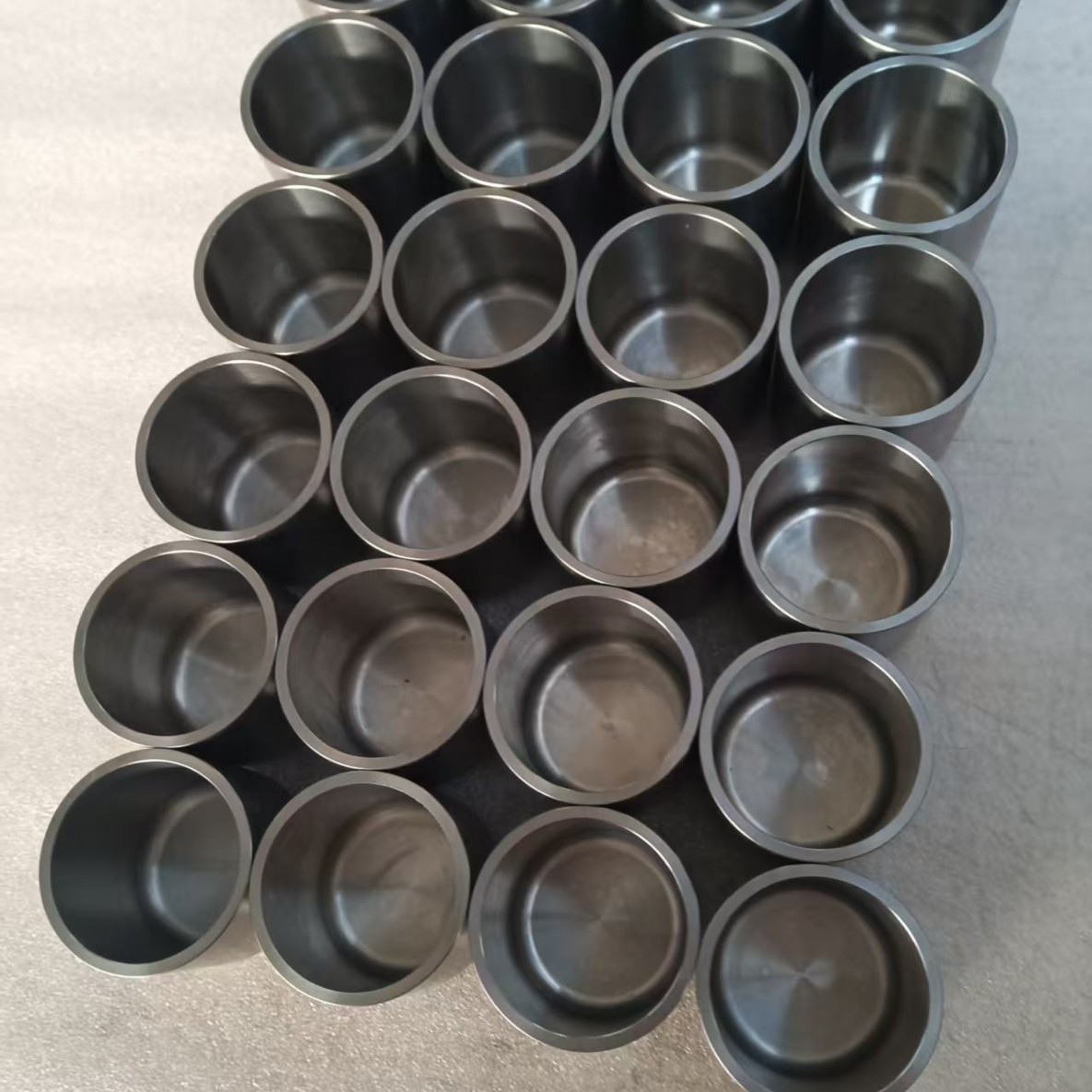 Manufacturer Supplies Zirconium Metal Processing Crucible, Turned Zirconium Crucible, Zirconium Cup, Experimental Industrial Cylindrical Zirconium Crucible with Lid