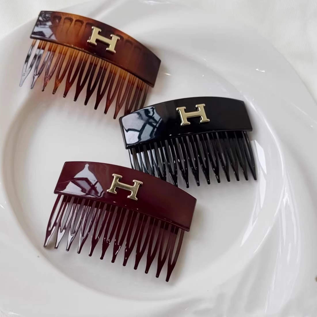 Korean Fashion Letter H Inverted Comb for Women 2025 New Style Forehead Bangs and Broken Hair on the Back of the Head Finishing Hair Comb Headwear