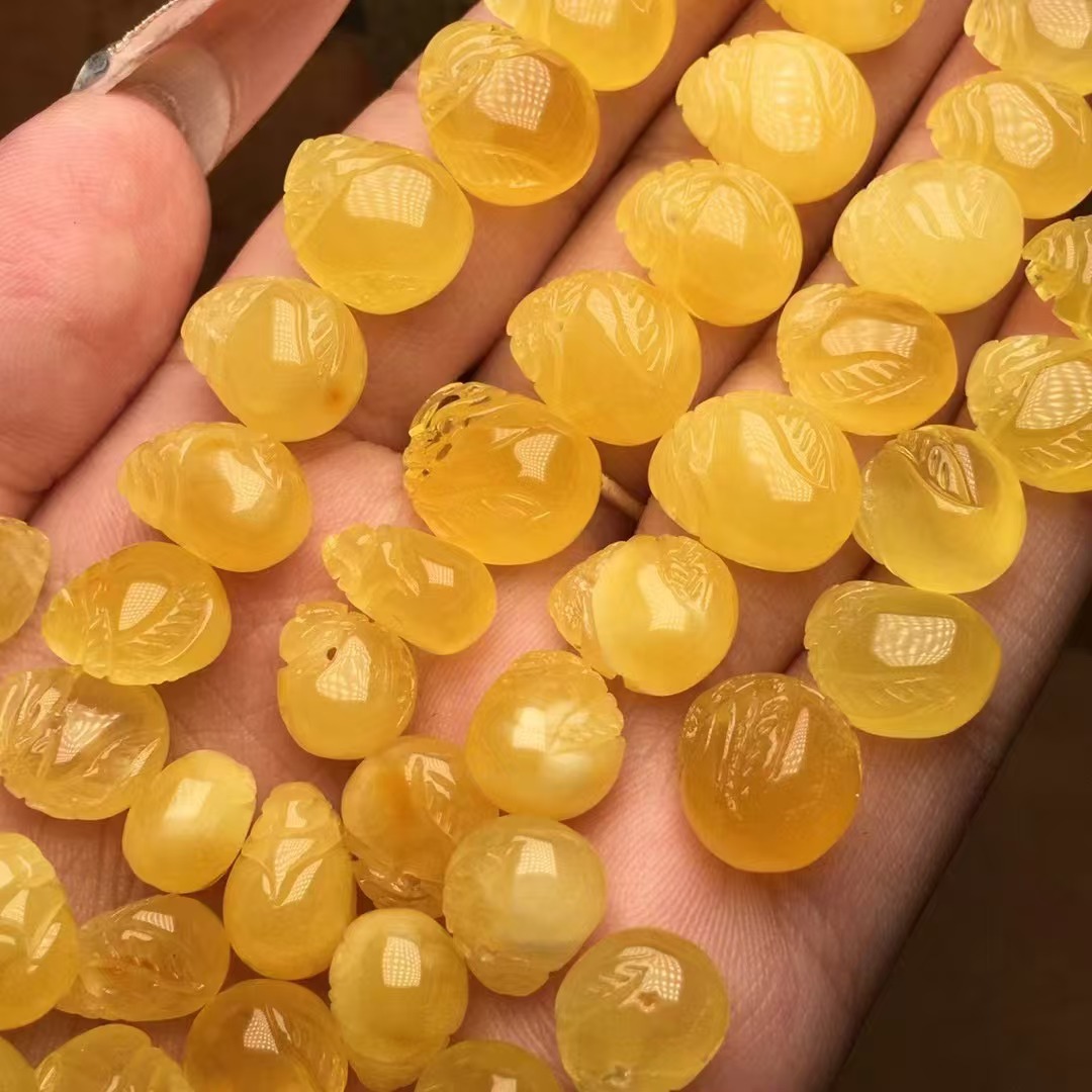 Natural beeswax carving purse accessories chicken oil yellow casual with DIY text play accessories can pond jewelry wholesale
