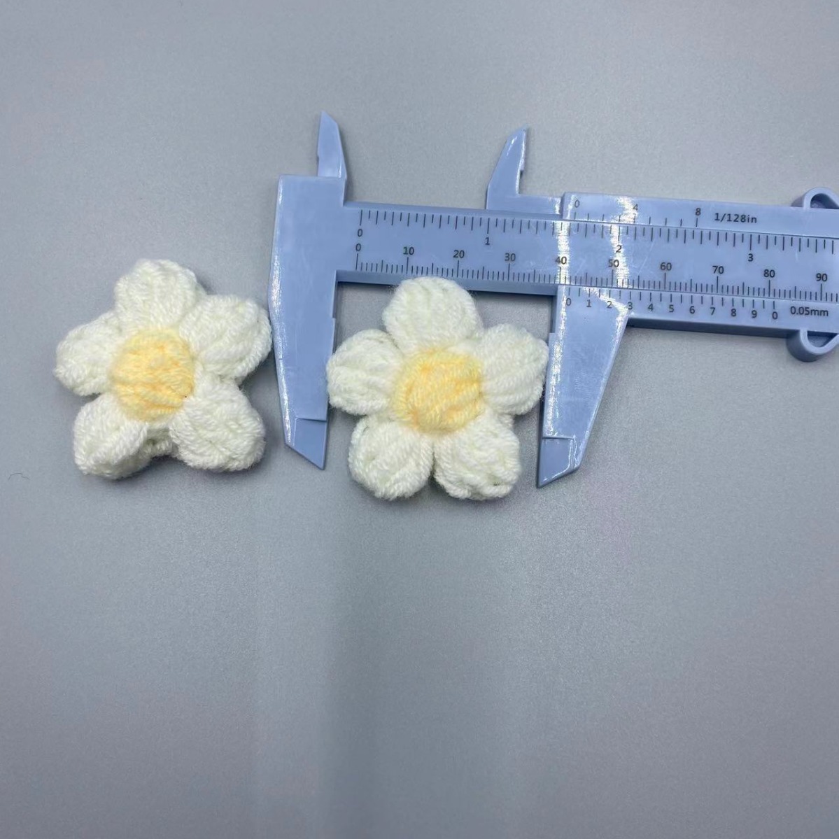 Handmade Crocheted Wool Flower 4- 4.5cm Puff Flower DIY Kidsren's Clothing Accessories Accessories Puff Flower Hand Hook Flower