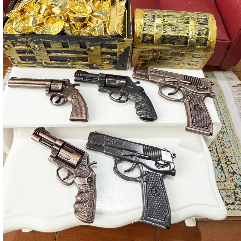 Doll House dollhouse Mini Model Soldier Miniature Props Accessories Metal Pistol Revolver Toy Gun New