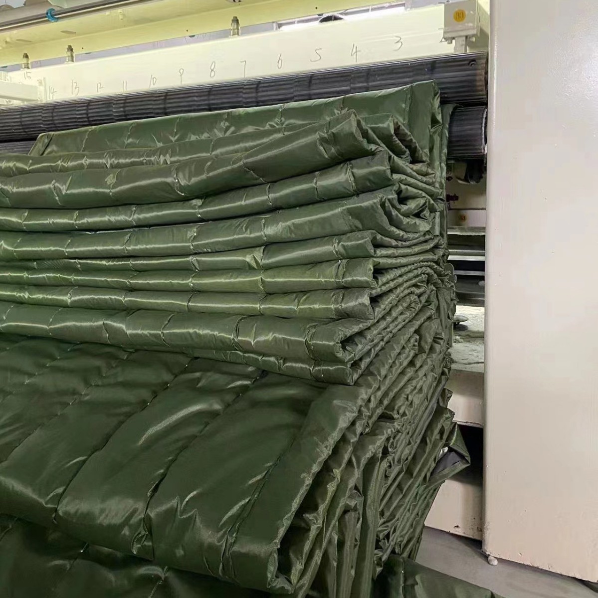 Winter Engineering Insulation Quilt Flame Retardant Rock Quilt Fireproof Quilt Breeding Greenhouse Quilt Cold and Antifreeze Quilt