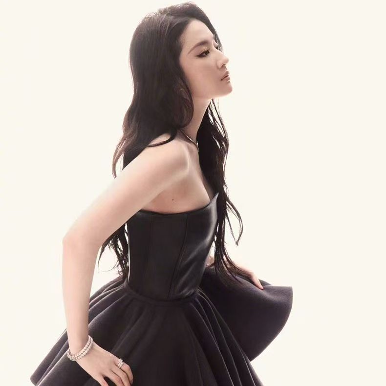 [Cover of Liu Yifei] World Fashion Magazine March 2025 Inner Pages Liu Wen Hu Ge Liu Wen