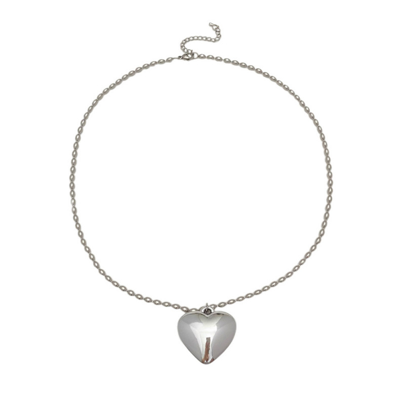 Metal Heart Pendant Necklace for Women, Fashionable Light Luxury High-End Necklace, Personalized Temperament Pendant, Heart Rice Bead Necklace
