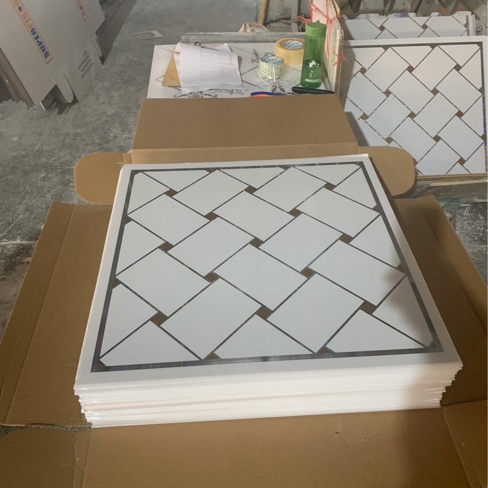 Pvc Plastic Ceiling Tiles Integrated Ceiling Panels Quick-Install Kitchen Living Room Ceiling Bathroom Square Panels Ceiling Tiles