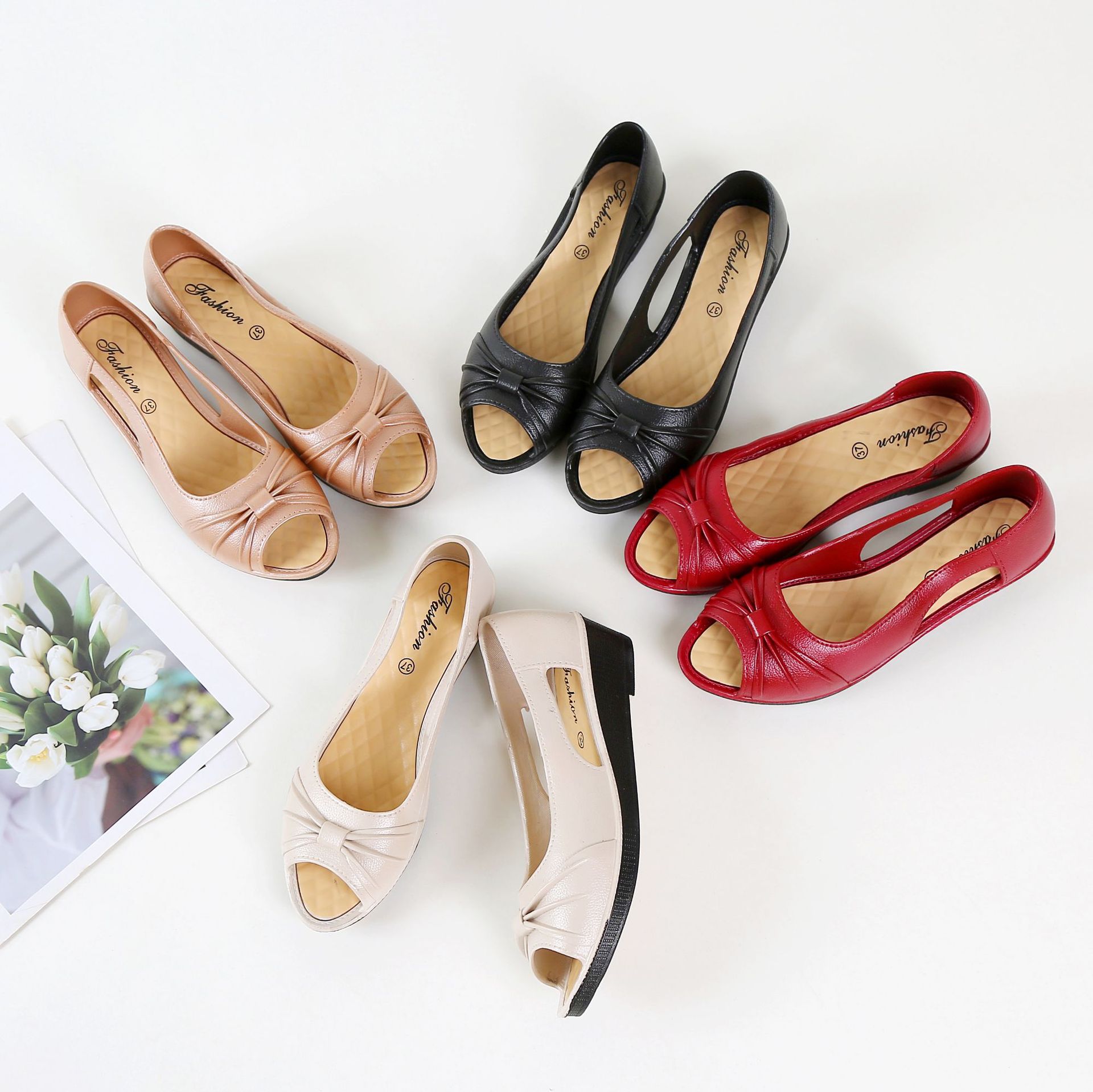 2025 New Women's Mom Shoes Sandals Summer Middle-Aged Wedge Soft Sole Middle-Aged and Elderly Women's Shoes Mid-Heel Sandals