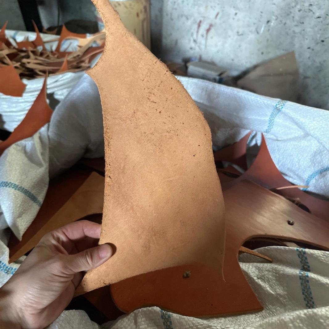 Cowhide Leather Sold by the Pound, Handmade DIY Top-Grain Oil Wax Leather, Assorted Colors, Clearance Sale, 4 Yuan Per Pound, Approximately 3.1 Yuan, Thick Vintage Style
