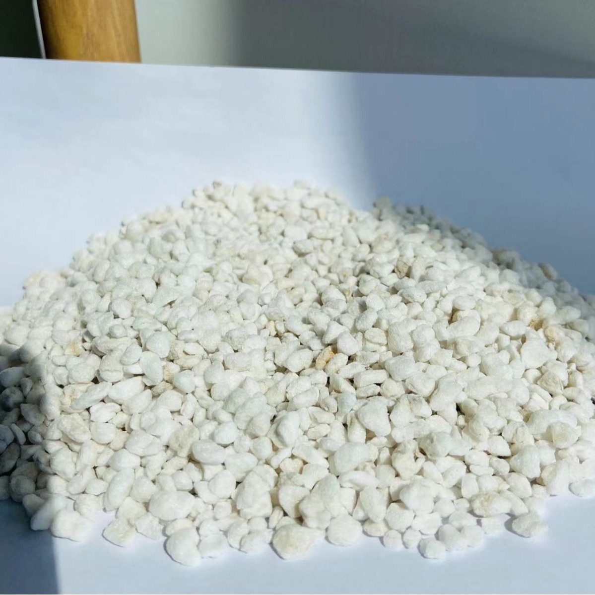 Manufacturer Supplies Expanded Perlite Insulation, Fireproofing, and Granular Materials for Gardening, Planting, and Construction, Large Particles