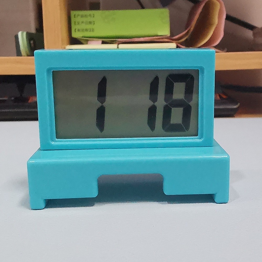 Электронные часы с большим экраном и клеевыми цифрами, обновленная версия цифровых часов, автомобильные часы с крупными цифрами и мировым временем