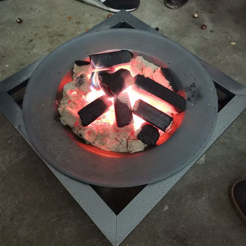 Cast Iron Pot Old-Fashioned Stove Burning Firewood Traditional Charcoal Charcoal Brazier Heating Stove Rural Household Winter Indoor