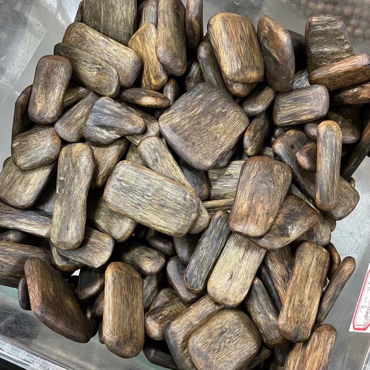 Green Agarwood Pendant with High Oil Content, Diverse Shapes, and Unique Design