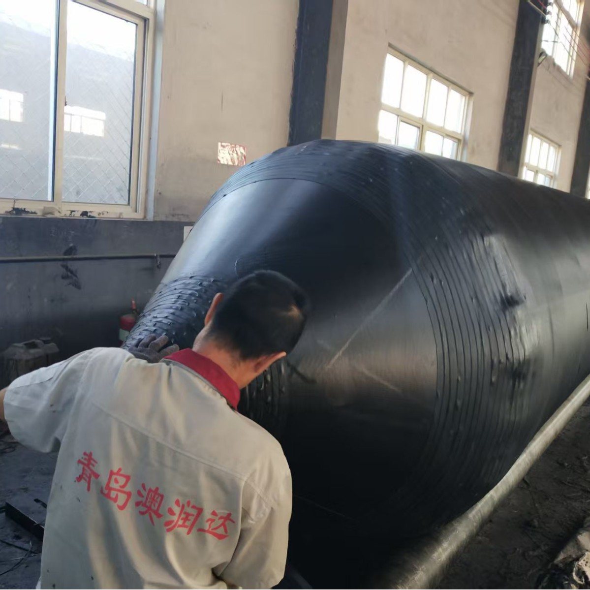 Qingdao Factory Marine Airbags, Pressure-Resistant Rubber Airbags, Upper and Lower Water Ship Airbags, Can Be Customized in Size