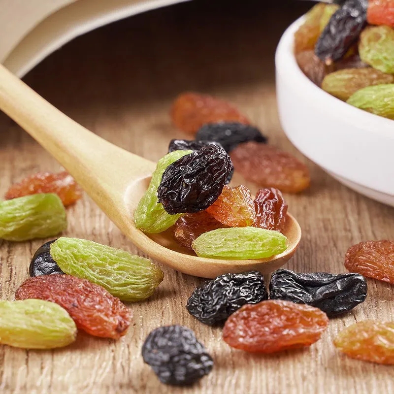 Четырехцветные изюм из Синьцзяна, специальность Турпана, крупный смешанный черный, красный и зеленый, ароматный принцесса, закуска без ограничений