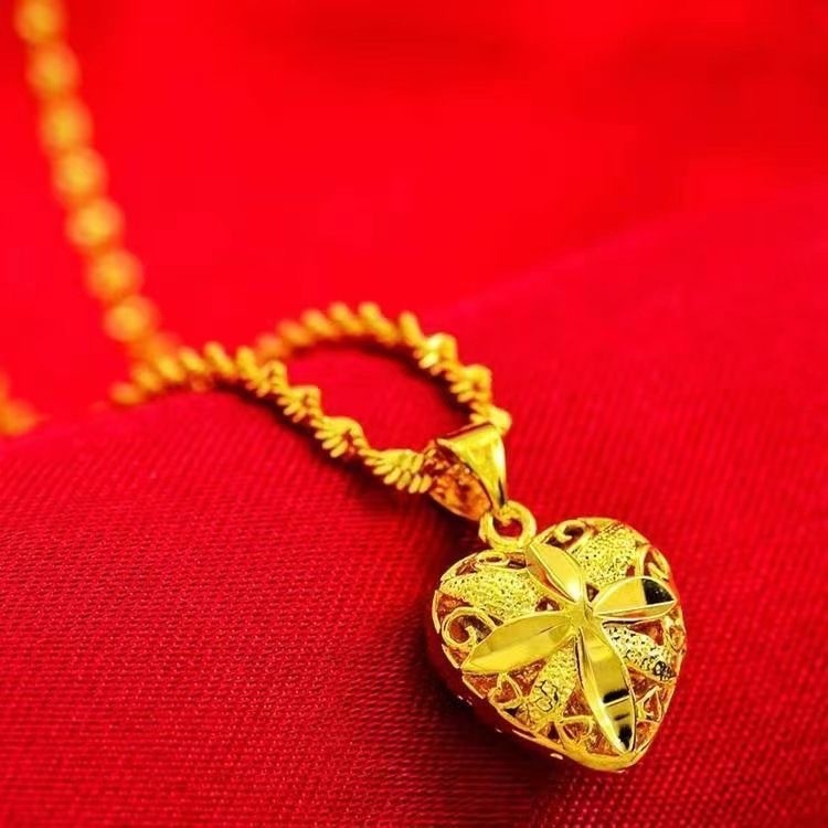 Love four-leaf clover imitation sand gold necklace women gold-plated senior ladies necklace peach-shaped four-leaf clover Yiwu wholesale