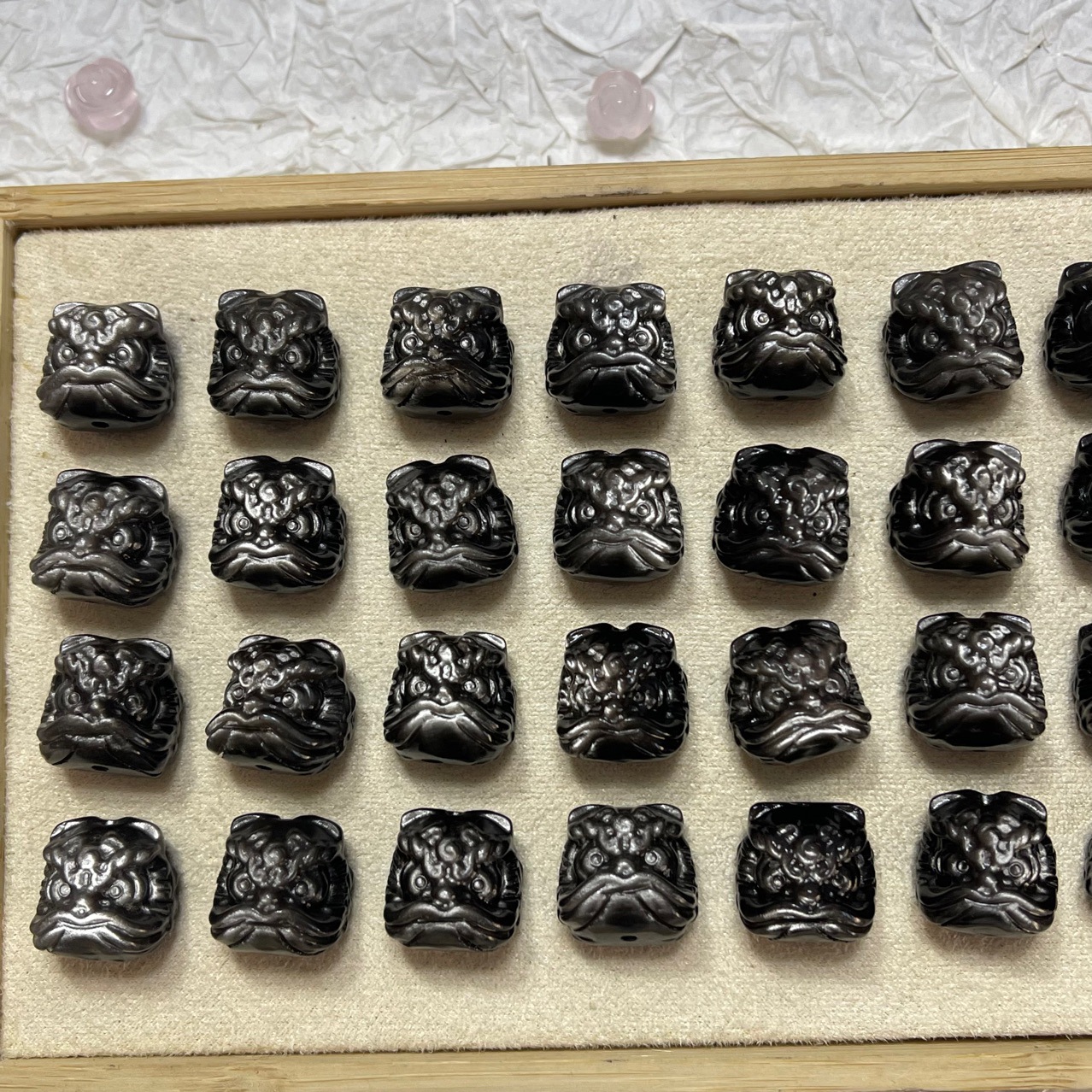 Natural Silver Obsidian Carvings Heart Bright Light Lion Head Pendant DIY Accessories Charming and Exquisite