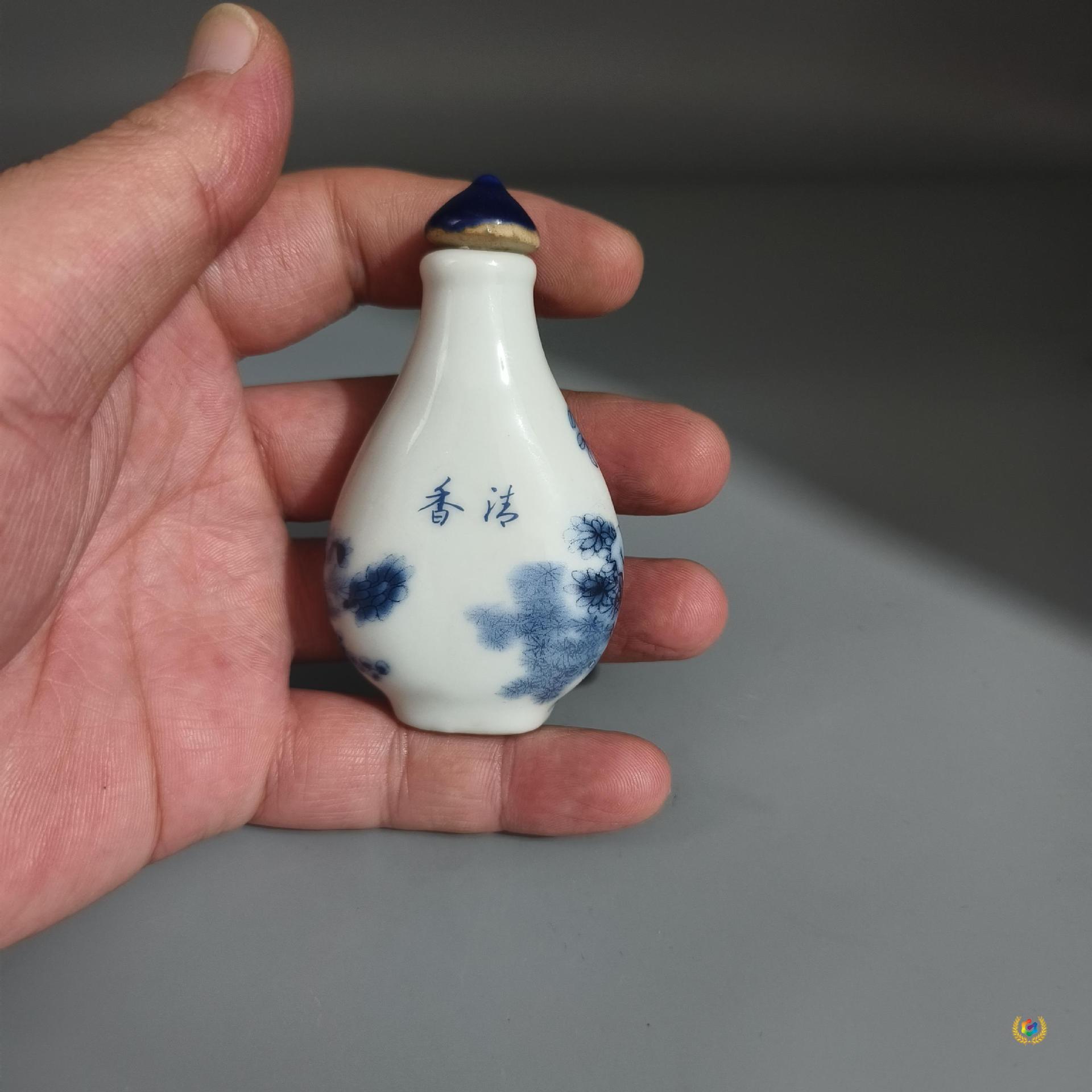 ✅ Imitation of Qianlong Antique Porcelain Snuff Bottle with Printed Painting of Blue and White Children Playing Chess and Playing Folk Gift Props