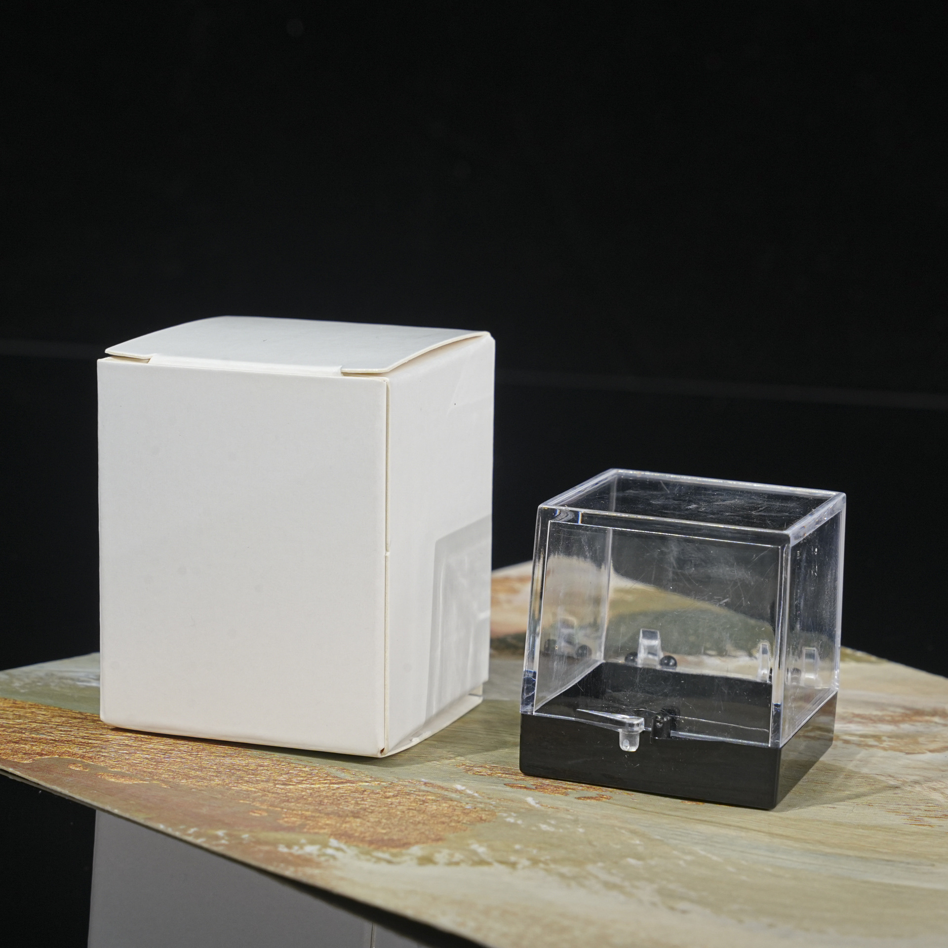 Mineral Display Box Demonstration Raw Stone Crystal Acrylic Cat Mineral Box Mineral Specimen Box Mineral Crystal Specimen Plastic Box Display Box