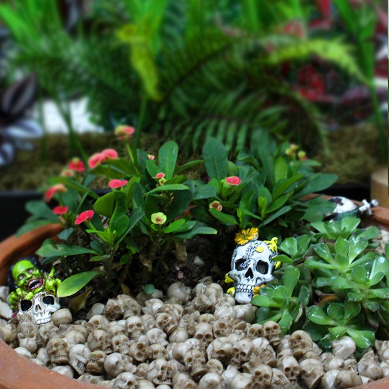 Cross-Border Halloween New Product Skull 20 Small Ghost Head Resin Ornaments Gothic Desktop Flower Pot Balcony Decoration