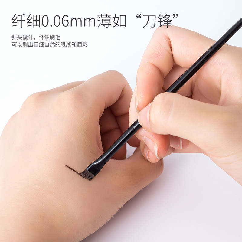 Wang Feifei's Blade Eyeliner Brush Eye Silkworm A102 Flat Head Beveled Eyebrow Brush Eyebrow Powder Makeup Brush