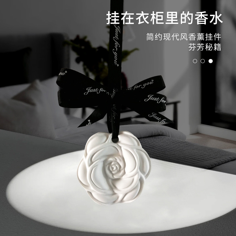 Car Wardrobe Aromatherapy Wax Tablets Wholesale Home Wardrobe Shoe Cabinet Deodorizing Long-Lasting Aromatic Solid Aromatherapy Tablets Pendant