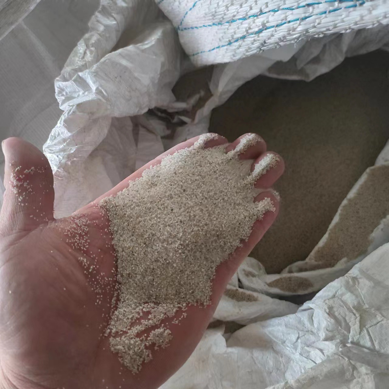 Coated Sand Texture Sand Low Air Volume Ball Type Coated Sand Cast Steel Cast Iron Use Quartz Sand Oil Field Crimping Sea Sand