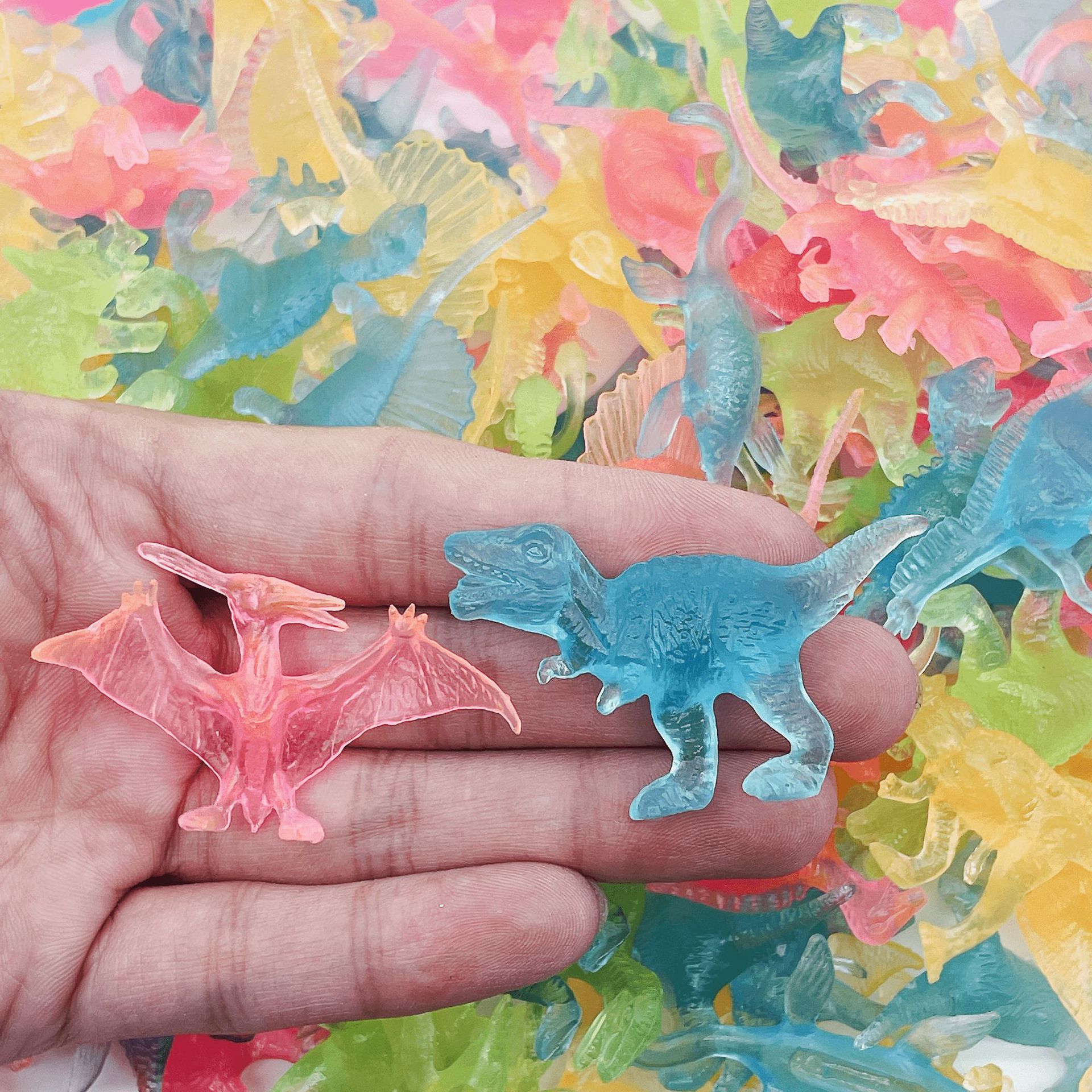 Cross-border simulation PVC luminous dinosaur children's toys archaeological excavation luminous fluorescent small dinosaur kindergarten wholesale