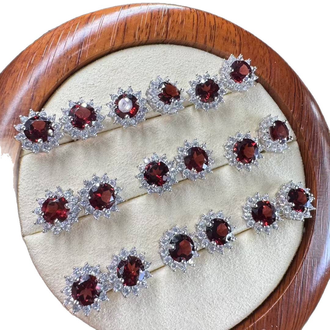 Natural Faceted Olive Green Sunflower Earrings S925 Sterling Silver Accessible Luxury Elegant Niche Design Earrings for Women