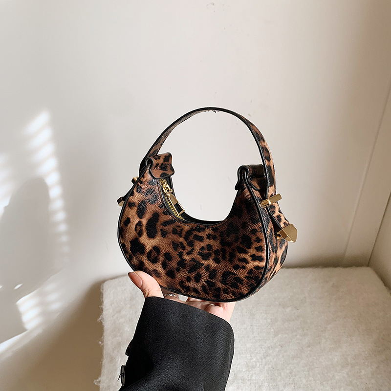 модная мини-сумка с нишевым дизайном, милая сумка в стиле Ins, новая кросс-бордерная портативная сумка в форме полумесяца 2024 года