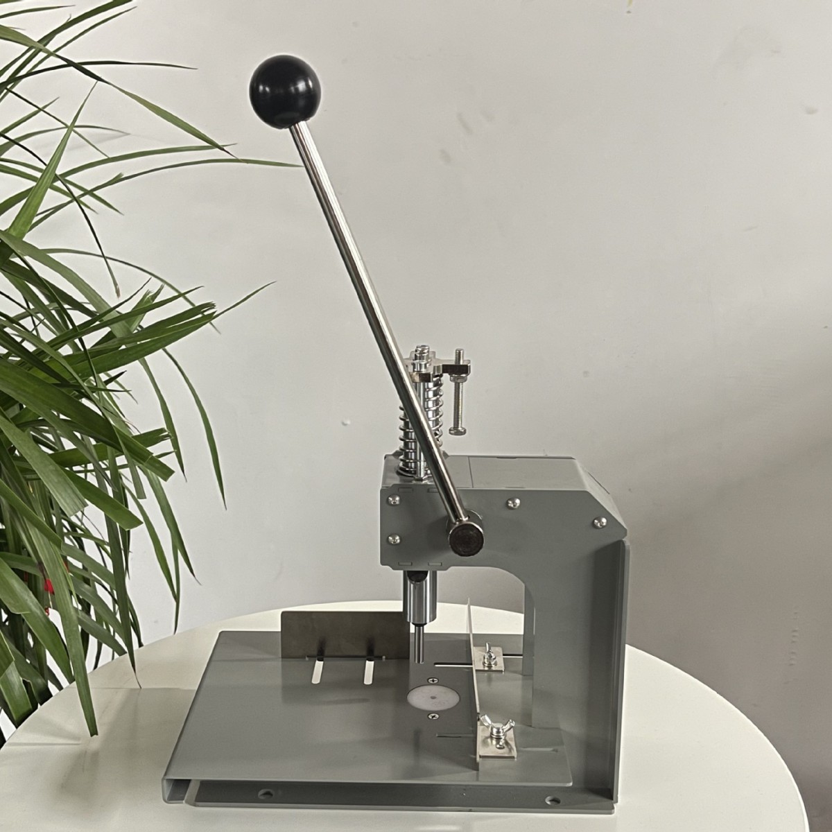 Manual Punch Tag Punch Non-Woven Single Hole Fabric Leather Pressure Woven Plastic Film Bag Paper