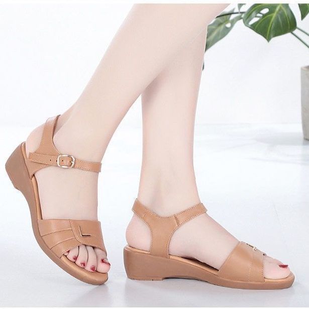 Summer Mother's Sandals Women's Wedge Flat Leather Soft Bottom Middle-aged and Elderly Middle Heel Beef Sole All-match Non-slip Sandals