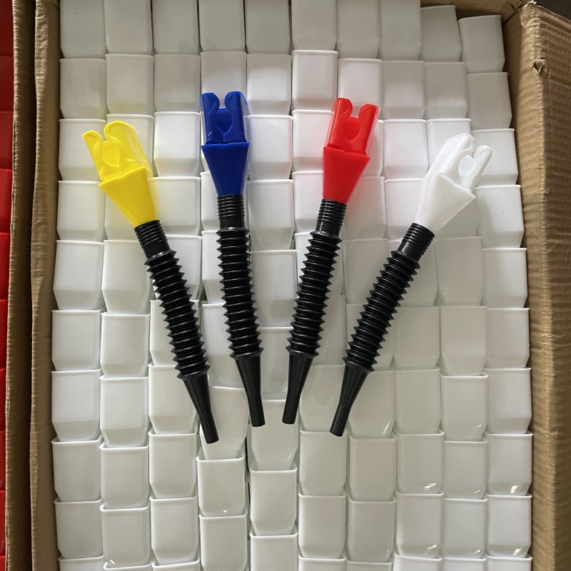 Oil pouring free convenient refueling funnel square thickened bayonet buckle funnel car tanker oil pouring artifact