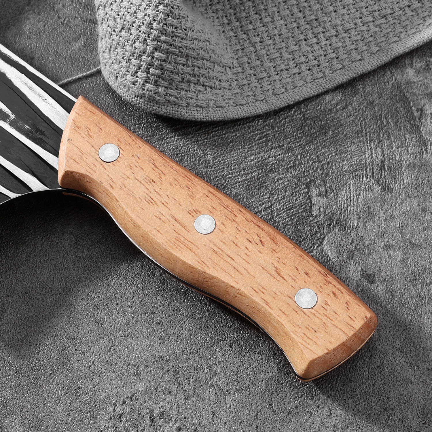 Solid Wood Forged Bone-Cutting Knife, Thick and Sharp Bone-Chopping Tool, Suitable for Cutting Pig's Leg Bones, Stainless Steel Household Kitchen Knife Manufacturer