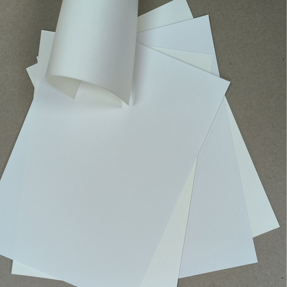 Taihe Tissue Paper Is Traditionally Hand-Made, Flexible and Breathable, Made of Natural Fibers, with Even Thickness and Ink Absorption Without Fading