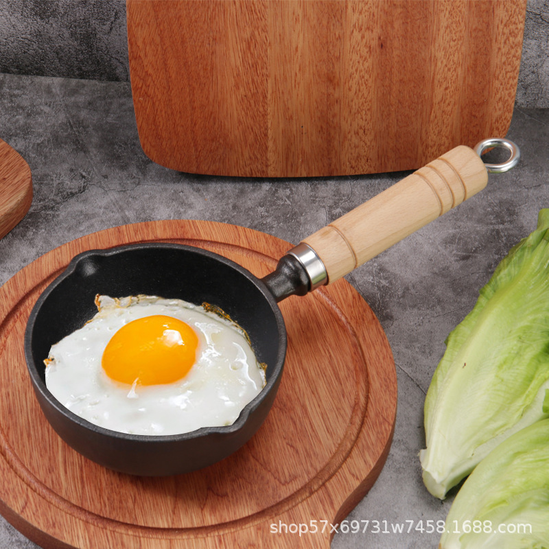 Small Cast Iron Frying Pan for Eggs, Flat-Bottomed Egg Dumpling Pan, Uncoated, for Frying with Pepper Oil, Chili Oil, or Splashing Oil, Small Iron Pan with Light Oil and Low Smoke