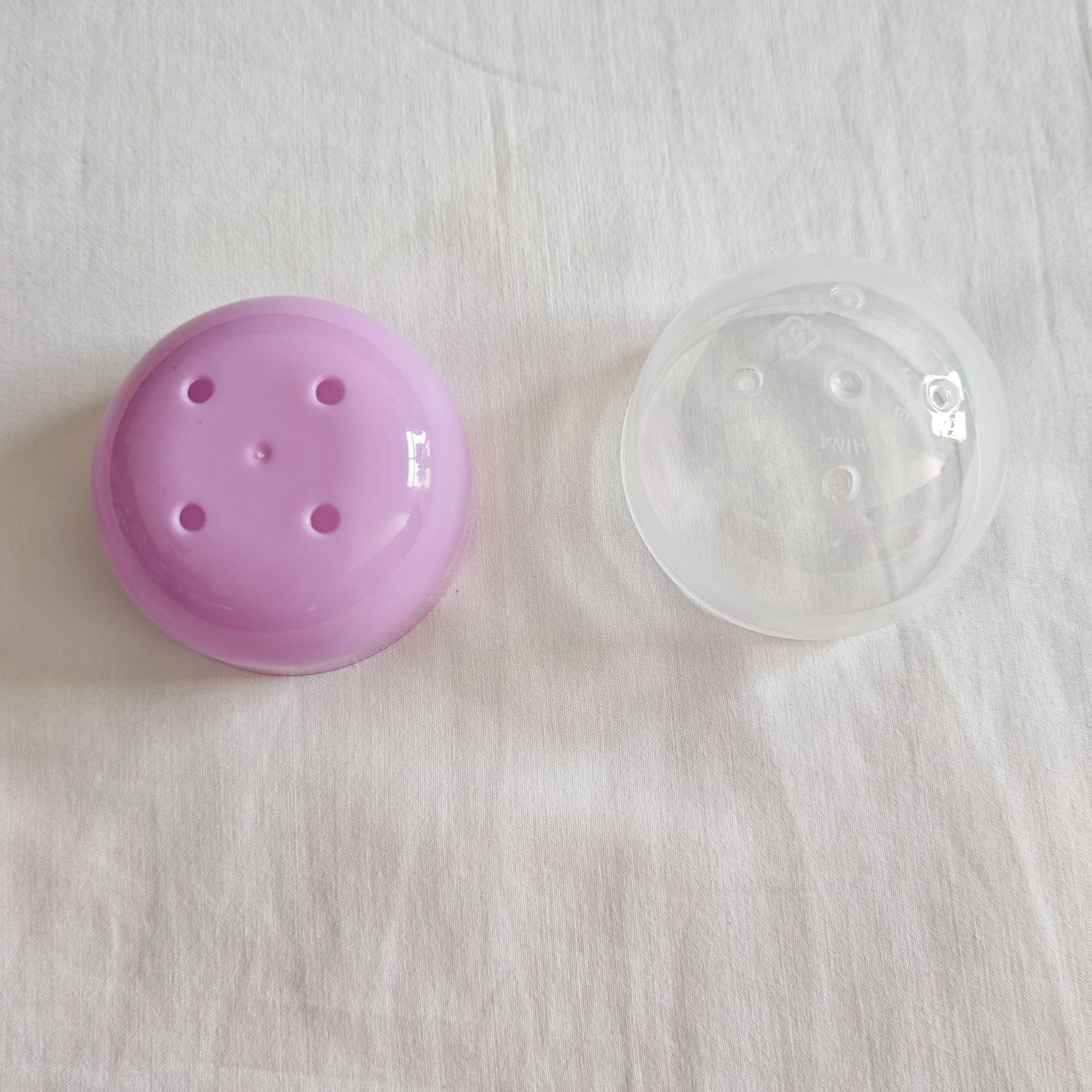 62x 67mm flat-bottomed toy twist eggshell manufacturers directly supply a variety of colors to choose from for doll machines, etc.