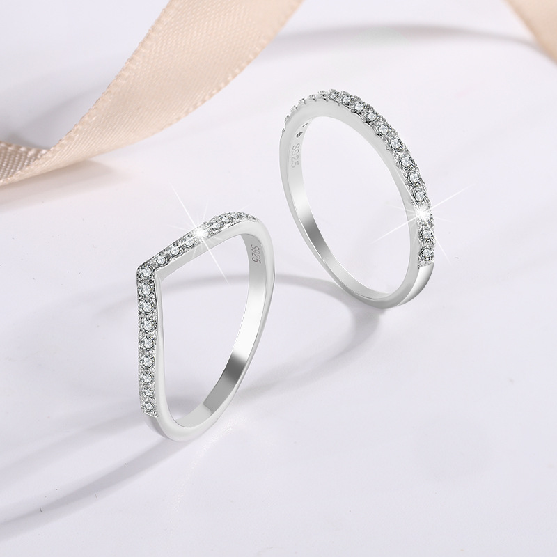 S925 sterling silver moissanite ring female simulation diamond ring row drill tail ring female D color all-match V-shaped row drill stacked broken drill