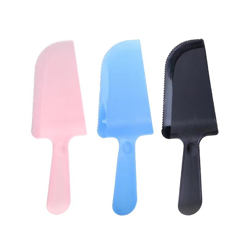 Disposable plastic cutter thickened serrated knife independent packaging frosted knife birthday cake knife and fork color transparent