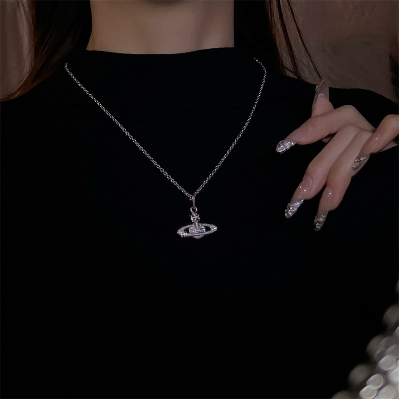 Оптом прямая продажа ожерелья императрицы Сатурн для женщин, универсальная новая цепочка на ключице, подарок для лучшей подруги