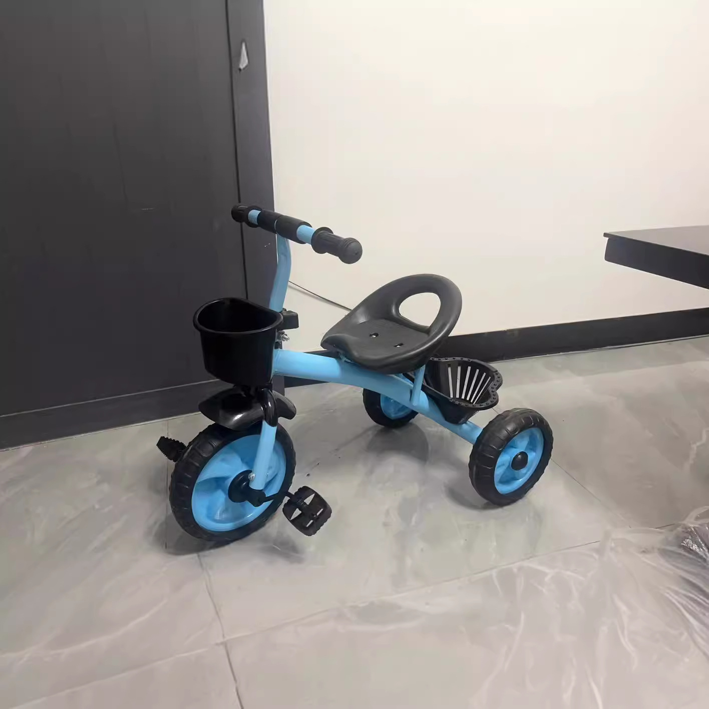 Foreign trade new children's pedal tricycle children's inflatable-free stroller baby pedal tricycle bicycle wholesale