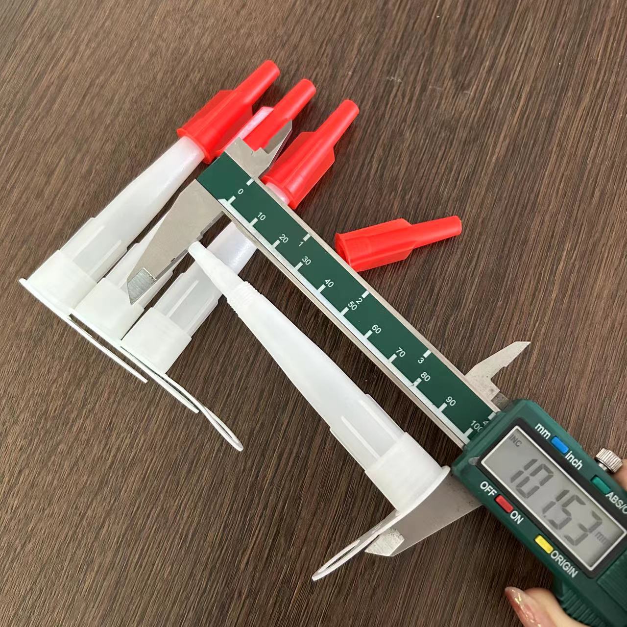 Manufacturers supply universal glass glue nozzle with Red Hat leak-proof and dry-proof hard tube glue nozzle plastic silicone glue nozzle