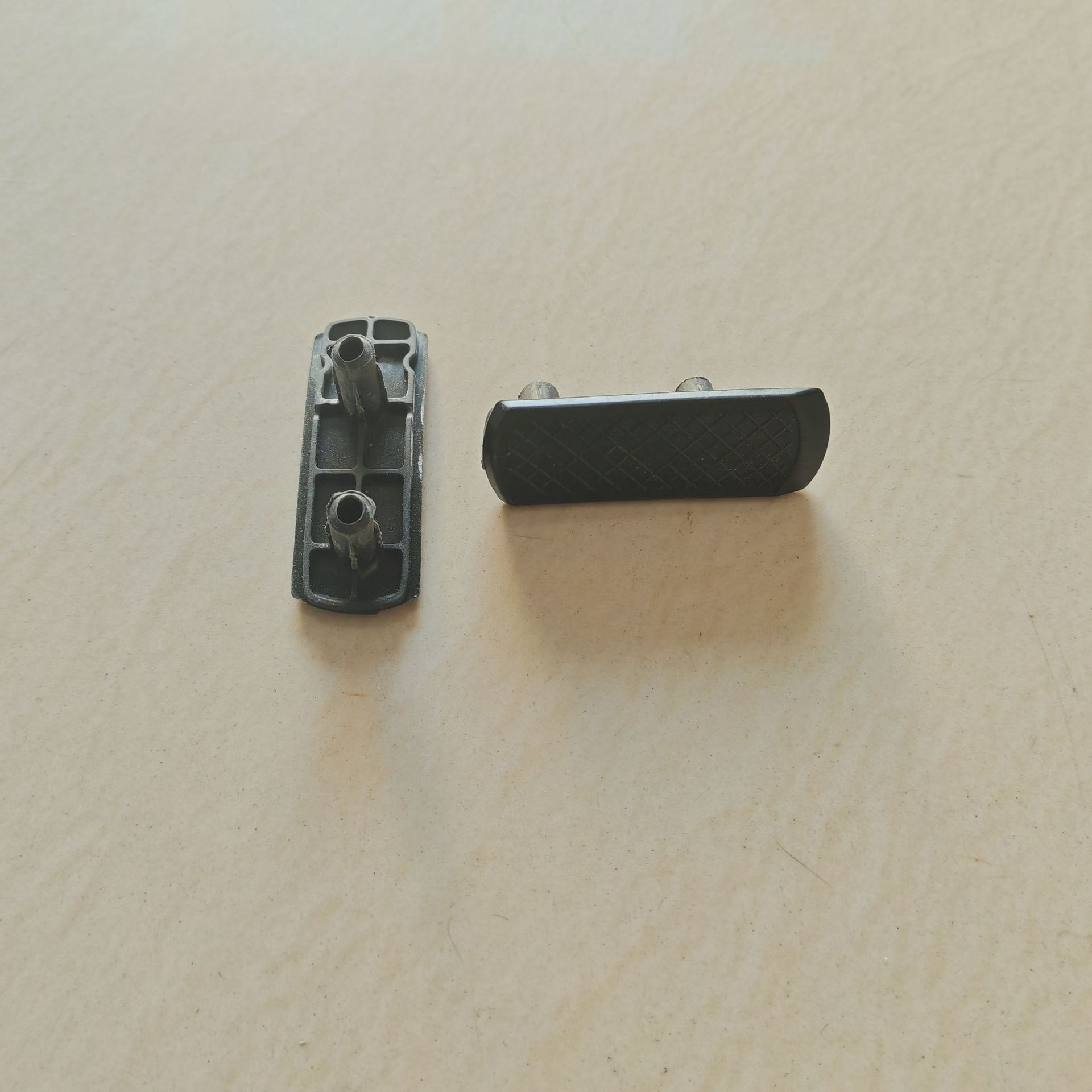 Ножка для стула роста ребенка черная, нескользящая прокладка для детского обеденного стула